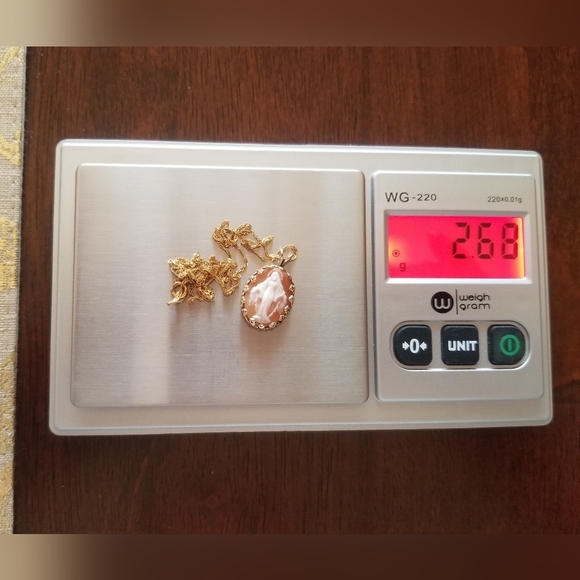 14K Gold Vintage Religious Cameo Pendant Necklace - Picture 14 of 14